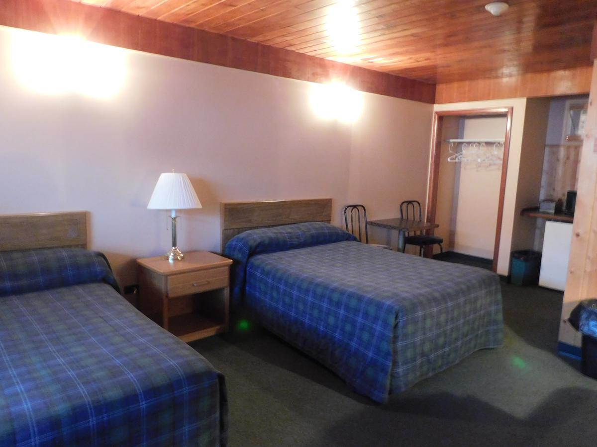 Casey'S Inn Lac du Bonnet Екстер'єр фото